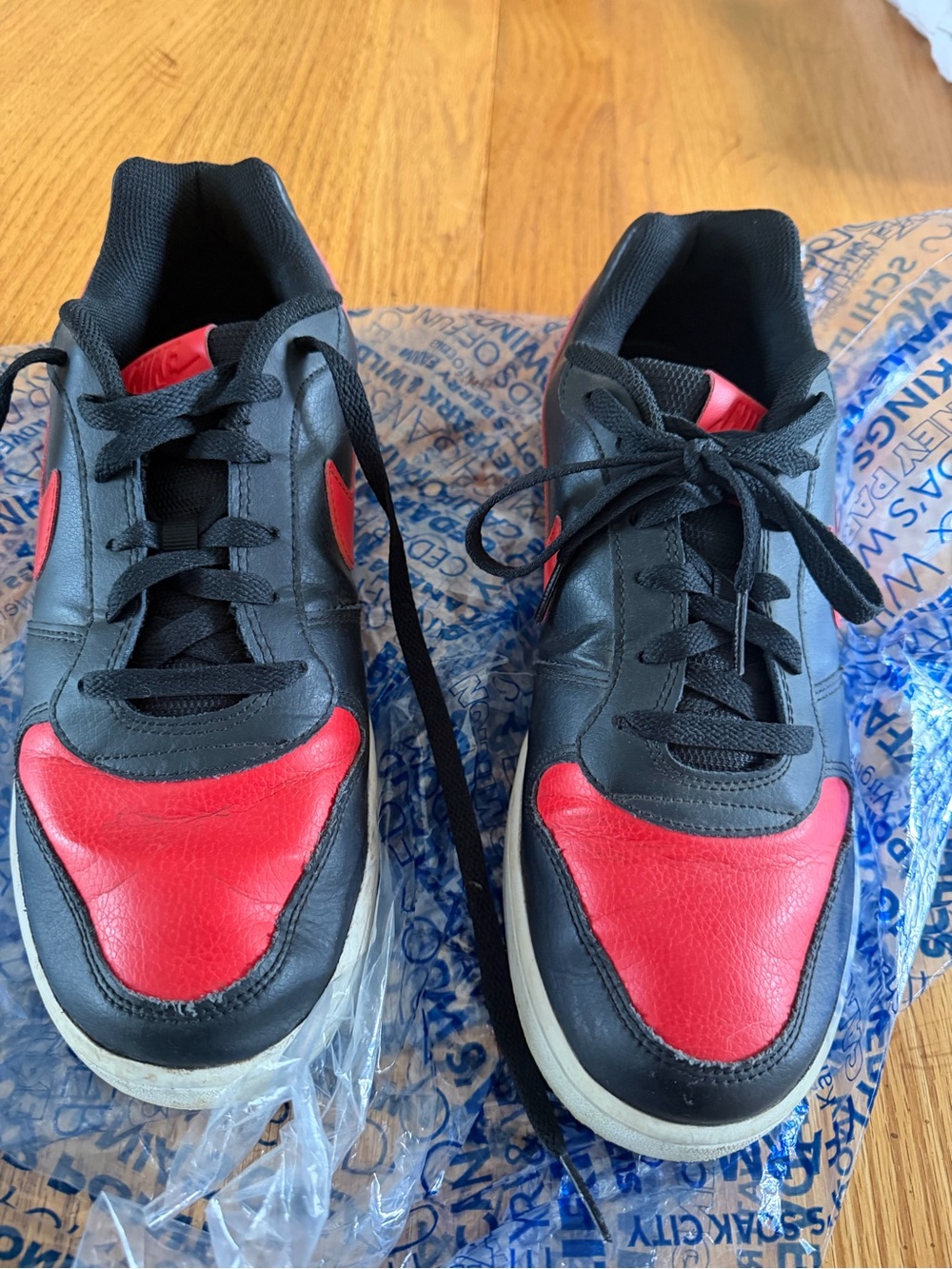 Nike Men's Black and Red Athletic Sneakers